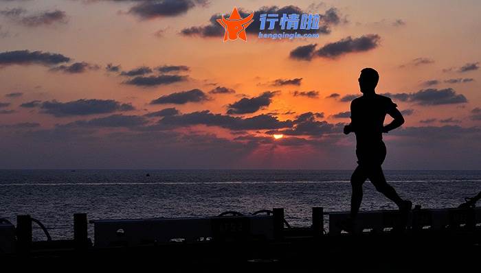 两市双双低开，沪指跌幅0.35%